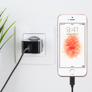 Chargez votre iPhone SE et tout autre appareil USB rapidement et en toute simplicité grâce à ce chargeur secteur 2.4A haute puissance compatible Lightning. Ce chargeur secteur EU est également fourni avec un câble Lightning.