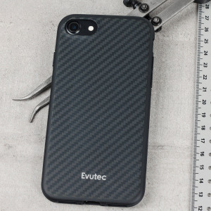 Protect your stunning iPhone 7 with the AER Karbon in black from Evutec. Featuring Evutec's all-new proprietary material Evusoft, which offers second-to-none shock absorption without compromising on the Karbon's sleek, understated design.