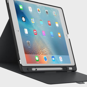 Proporcione una protección elegante y sofisticada a su iPad Pro 12.9 con la funda StyleFolio de Speck. Incorpora la completa función de soporte de visualización multimedia y un cierre de seguridad. Incluye hueco para transportar el Apple Pencil.