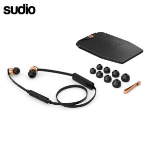 Sudio a crée les écouteurs VASA BLA en enlevant tout câble de la gamme VASA. Ils se connectent en Bluetooth, sont élégants et vous permettront d’écouter de la musique pendant vos déplacements ou bien de passer des appels en mode main libre.