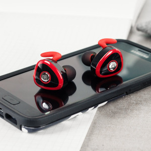 The KSound earphones provide top-class audio quality and a sleek, modern design, as well as an impressive 4-hour play time - all without a single cable in sight.