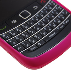 Coque BlackBerry Bold 9700 FlexiShield - Rose vue sur touches