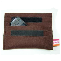 Handytasche busy b von prallewelt.com by Tine Wittler in Braun aus hochwertigem Wollfilz