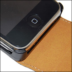 Housse en cuir SlimLine Premium Flip pour Iphone 3GS /3G vue de près