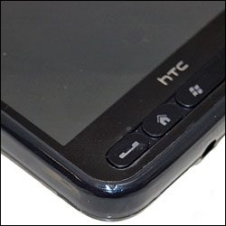 Vue détaillée du HTC HD2 dans sa coque FlexiShield Noire Caoutchouc