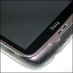 Vue détaillée du haut-parleur du HTC Desire dans sa coque FlexiShield Blanc Vue détaillée du haut-parleur du HTC Desire dans sa coque FlexiShield Blanc