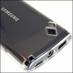 Coque Flexishield Samsung Wave - Claire zoom sur les découpes Coque Flexishield Samsung Wave - Claire vue rapprochée