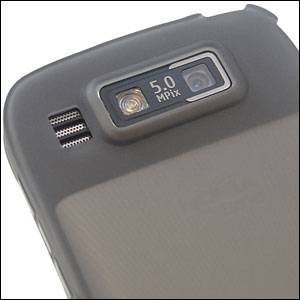 Coque Nokia E72 Capdase Soft Jacket 2 Advanced - Noire vue sur appareil photo