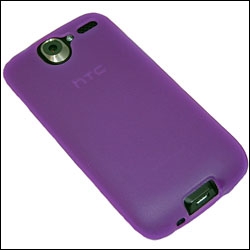 HTC Desire dans sa coque FlexiShield Pourpre vue arrière