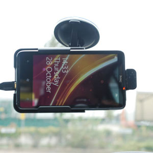 Pack HTC HD7 avec Stand Bureau mode paysage