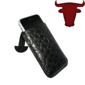 Hand made cases in stunning designs with attention to detail seen In all Piel Frama cases.