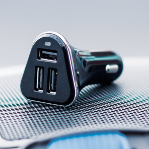 Charge 3 USB devices at the same time with the Olixar Triple USB Super Fast Car Charger with Intelligent Charging. This must have car charging accessory will charge your smartphone, tablet and another device simultaneously.