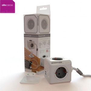 El PowerCube allocacoc es un dispositivo que aumenta enormemente sus opciones de carga ya que de una única toma de enchufe aumenta a 4 e incluye además 2 puertos USB para todas sus necesidades múltiples.