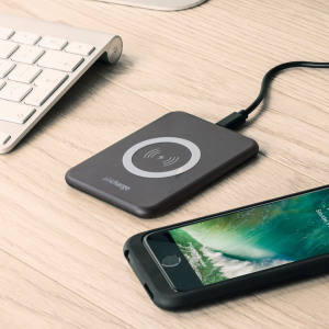 Trådlöst ladda din Qi kompatibla smartphone eller surfplatta med Airechargs Slimline Qi Trådlös laddning Pad i svart. Extremt diskret och bärbar, gör att du kan enkelt ladda trådlöst i alla miljöer.