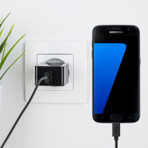 Laden Sie Ihr Samsung Galaxy S7 oder anderes USB Gerät mit dem Olixar High Power 2.4A EU Ladeadapter und micro Kabel in einem Set.