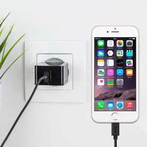 Laden Sie Ihr iPhone 6S/ 6S Plus / 6 / SE oder anderes USB Gerät mit dem Olixar High Power 2.4A EU Ladeadapter und Lightning Kabel in einem Set.