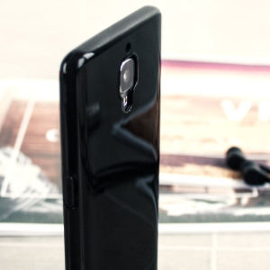 Custom moulded for the OnePlus 3T / 3, this Midnight Black Flexishield case provides a slim fitting and durable protection against damage, with an alluring jet black appearance.