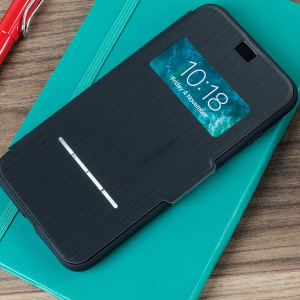 La housse Moshi SenseCover noire charbon pour iPhone 8 Plus / 7 Plus est tout simplement unique et vous permet en un instant grâce à la technologie SenseCover intelligente de visualiser l'heure, la date et de répondre aux appels entrants sans avoir à ouvrir le rabat de protection.