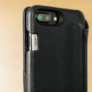 Verwen je iPhone 7 Plus met handgemaakt vakmanschap en materialen van de hoogste kwaliteit. De Vaja Wallet Agenda Premium Leren Case in zwart is gekenmerkt door echt gelooid bridge leer en 3 kaarstleuven en is echt iets bijzonders.