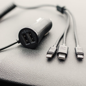 Mit dem Promate Trio 3-in-1 Dual USB 3.4A KFZ Ladegerät können Sie Ihr Lightning-, Micro USB oder USB-C- Gerät zeitgleich aufladen.