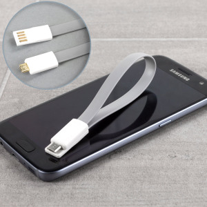 Dieses grüne 22cm leistungsstarke magnetische Datenkabel sorgt für gleichzeitige Synchronisation und Aufladung für alle Micro USB Geräte. Die Steckverbinder klammern sich magnetisch, wenn sie nicht in Gebrauch sind - ideal für Lagerung und Portabilität.