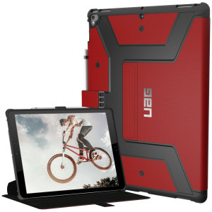 Equip your iPad Pro 12.9 2017 with extreme military-grade protection with the Metropolis Rugged Folio case in magma red from UAG. Impact and water resistant, this is the ideal way of protecting your iPad.