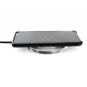 Laad de Qi-compatibele smartphone of tablet draadloos op met deze slanke Qi Wireless Charging Pad. Extreem discreet en draagbaar, dit zwarte draadloze pad maakt het gemakkelijk om draadloos in elke omgeving te laden.