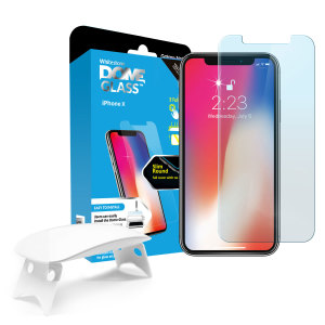 La pellicola protettiva Dome Glass per iPhone X di Whitestone utilizza un'installazione proprietaria adesiva UV per garantire una perfetta e totale adattabilità al tuo dispositivo. Dotato anche di durezza 9H per una protezione assoluta, così come il 100% di ritenzione della sensibilità al tocco.