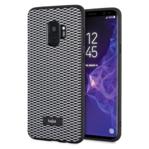 Form meets function in this elegant, understated yet undeniably indulgent case for the Samsung Galaxy S9. A diamond pattern adorns the back of this case, adding a shimmering grace, in grey.