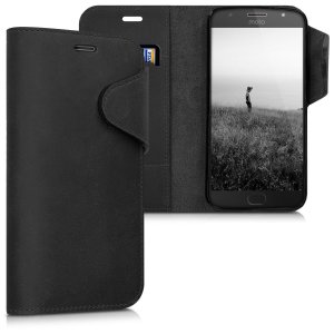 La housse Motorola Moto G5S Plus portefeuille en cuir véritable noir offre une véritable protection efficace et parfaitement ajustée pour votre smartphone. Dotée d'une finition de qualité supérieure, d'emplacements dédiés pour vos différentes cartes, billets et autres documents, elle remplacera facilement votre portefeuille traditionnel.