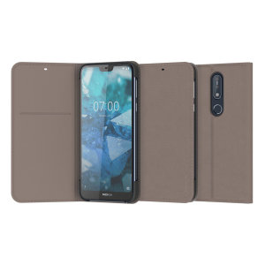 Protect your Nokia 7.1's back, sides and screen from harm while keeping your most vital card close to hand. With a folding design, the Entertainment cover in grey from Nokia makes for easy media viewing.