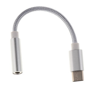 L'adaptateur audio en coloris argent vous permet de brancher un casque ou des écouteurs filaires de type 3.5mm via la connectique USB-C de votre appareil. Connectez l'adaptateur sur le port USB-C de votre smartphone / tablette puis branchez vos écouteurs 3.5mm pour profiter de votre musique.