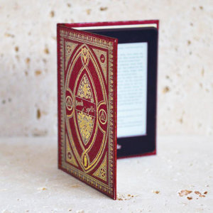 Disguise your Kindle Paperwhite in style with the Gryffindor style book case in Red from KleverCase. Crafted from premium materials, this fantastic book case looks and feels great in hand just like a vintage classic book.