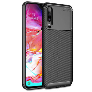 Olixar Carbon Fibre case is a perfect choice for those who need both the looks and protection! A flexible TPU material is paired with an eye-catching carbon print to make sure your Samsung Galaxy A70 is well-protected and looks good in any setting.