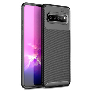 Olixar Carbon Fibre case is a perfect choice for those who need both the looks and protection! A flexible TPU material is paired with an eye-catching carbon print to make sure your Samsung Galaxy S10 5G is well-protected and looks good in any setting.