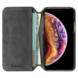 Krusell’s Broby Slim Wallet leather case in Stone colour combines Nordic chic with Krusell’s values of sustainable manufacturing for the any iPhone 11 Pro Max owner who seeks 360° protection with extra storage for cash and cards.