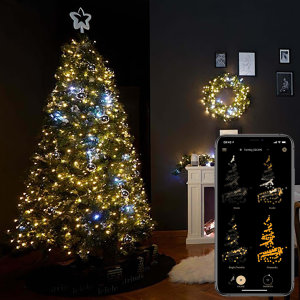 Twinkly icicle Gold Edition is specifically designed to bring the warmth and the elegance of the classic white shades to the next level, thanks to a dedicated warm white, cold white and amber light source seamlessly set on each single LED.