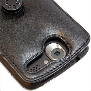 Housse en cuir HTC Desire Capdase Classic Flip de près