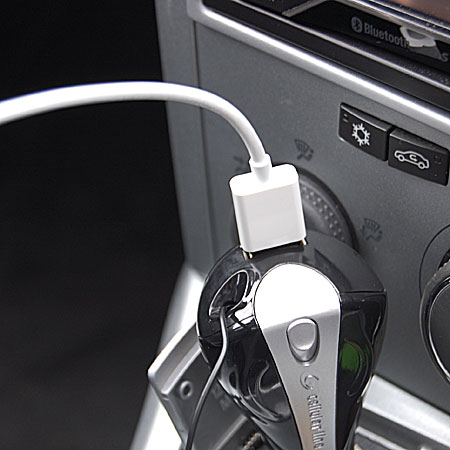 Cellular Line Retractable Car Charger met USB poort - Apple Toestellen