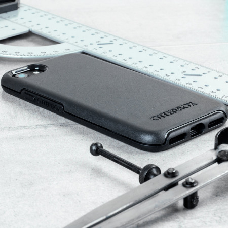 Otterbox Symmetry iPhone 8 / 7 Hülle in Schwarz