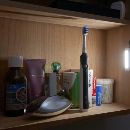 Auraglow LED-valot pöytälaatikkoon & kaappiin etäisyysanturilla – 2