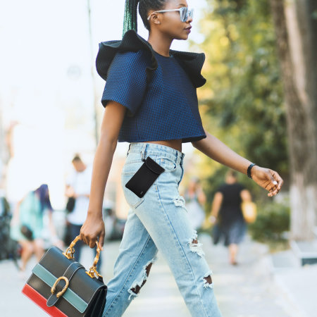 Olixar Black Neoprene Pouch with Card Slot - For Google Pixel 8