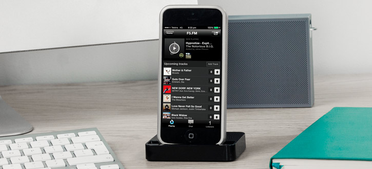 iPhone 5 Charge and Sync Cradle - Black