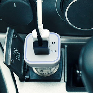 3.1A Dual USB 12-24V Universal Car Charger - White