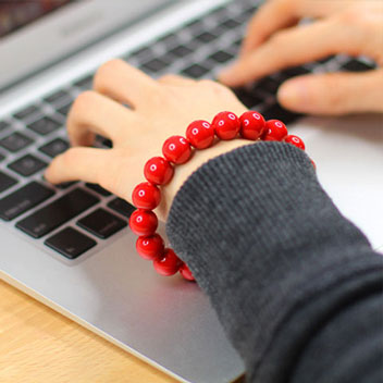 Bracelet Olixar Perles avec Câble Micro USB - Rouge