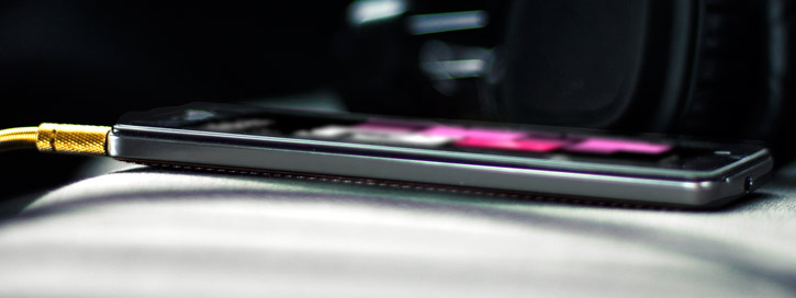 Cache Batterie Chargement Qi Microsoft Lumia 950 Cuir Mozo - Marron vue sur ports