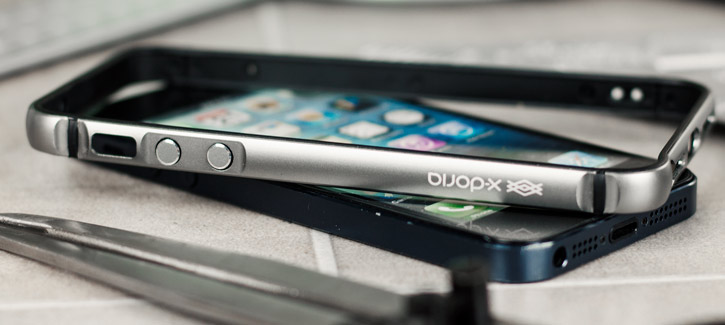 Bumper iPhone SE X-Doria Bump Gear Plus Aluminium – Gris Espace vue sur touches