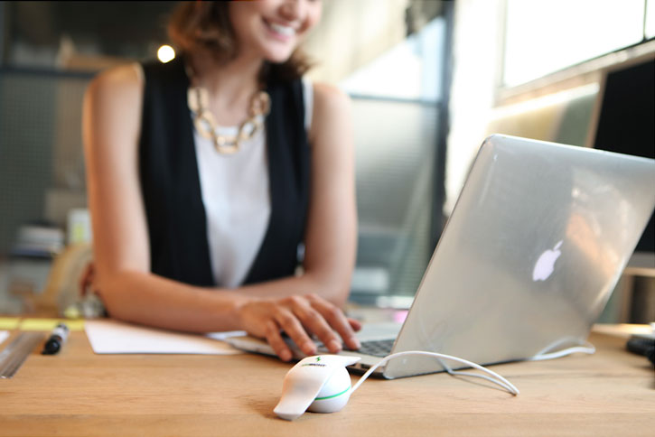 UPRIGHT Posture Trainer für iOS und Android Smartphones in Weiß