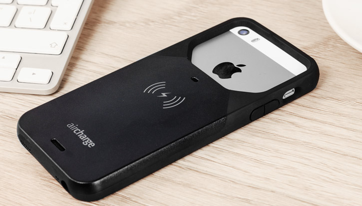 Coque iPhone SE Aircharge Compatible Qi - Noire vue sur appareil photo
