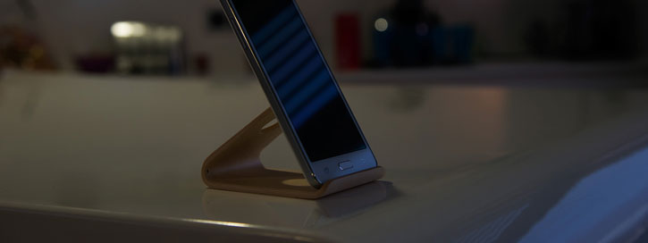 Soporte para smartphones de madera 4smarts - Oscura